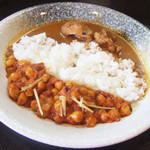 華麗なるカレー - あいがけ(980円) チキンカレー+ひよこ豆カレー ごはん小盛