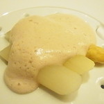 レストラン・セン - ホワイトアスパラガス　鱈の白子のソースで