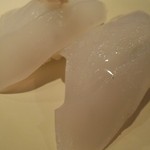 鮨おおすぎ  - イカは二種類の味で。ショウガとお塩（250円）。