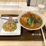 正式担担麺美食庁 四川辣麺 - 