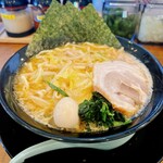 横浜家系ラーメン 春吉家 - 豚骨味噌ラーメン【800円】