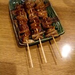 炭火焼 とりぞう - 皮  ( パリパリ )