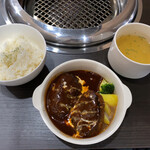 焼肉 はな博 - 煮込みハンバーグ定食(¥750)