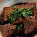 酒場シナトラ - 名物　肉豆腐　880円
            