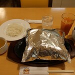 Tsutsumi Hambagu Sen - ランチ：チーズ包みハンバーグ 1080円、ドリンクバー(シネとく)