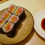 寿しの吉乃 - 大ﾄﾛで巻いています！これは大将お薦めの1品です！