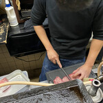 焼肉かつらぎ - 切ってるよタン\(◡̈)/♥︎\(◡̈)/♥︎