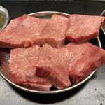 焼肉かつらぎ - タン元^ ^これ1人前だから♪