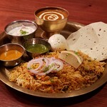ネパール&インド料理 Manakamana - 週末限定の「骨付きマトンのスペシャルビリヤニ」セット。