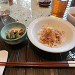 雅秀殿 - ランチのサラダと漬物