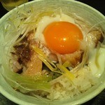 楓家 - ラリー特典　ミニ炙りチャーシュー丼に載せた温玉