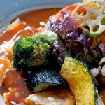 makanai cafe ツムギ堂 - ドレス・ド・オムライス（スープ、ピクルス付）1300円