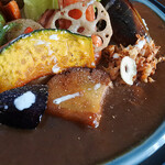 makanai cafe ツムギ堂 - シー・ベジカレー（スープ、ピクルス付）1300円