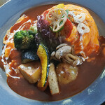 makanai cafe ツムギ堂 - ドレス・ド・オムライス（スープ、ピクルス付）1300円