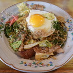 伏見 - 肉玉焼きそば(700円)