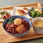 Roasted pork rice [Lu Rohan] set