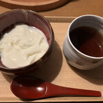 界 ポロト - 牛乳を使ったブランマンジェ まずはそのまま