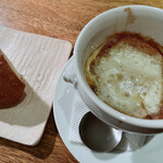 Bistro Gorilla - オニオングラタンスープ