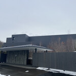 界 ポロト - 駐車場からの建物の眺め