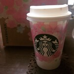 スターバックス・コーヒー - カップと紙袋は桜デザイン♪