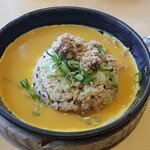 丸源ラーメン - 鉄板玉子チャーハンの増量、今回は同時に運ばれたので、最初から玉子が掛かっている！