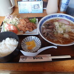 くつろぎ亭ひこべえ  - イノシシラーメンセット　990円