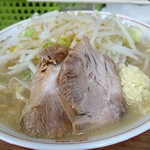 ラーメン二郎 - 右の豚が好き！