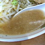ラーメン二郎 - 色味が薄目です