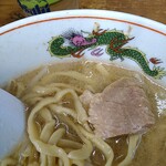 ラーメン二郎 - この脂玉は見てて食欲出ます