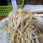 ラーメン二郎 - 野菜食べつつ麺も食べたくなる
