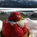 パティスリー プラリ - 白鳥と撮りたかった(ぼやけて失敗！)