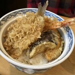 富の蔵  - ランチメニューのセットの小天丼は小さいお椀ながらご飯も具材もしっかりと。甘めのタレもサラッと旨し