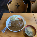 農家 ヘムロック - 料理写真:じっくり煮込んだカレー、味噌汁付き('22/03/09)