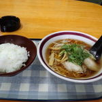 蓬莱 - ラーメンと小ライス