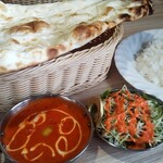 エベレスト ナンハウス＆バー - 2名様ランチセット￥1900  バターチキンカレー