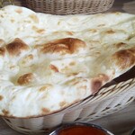 エベレスト ナンハウス＆バー - セットのナン