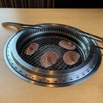 Yakiniku Kingu - タン塩焼いてます！