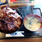 Tonzen - メガ盛りぶた丼(バラと肩ロース)