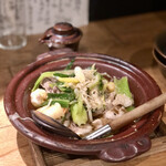 Sakenomidokoro Hanauta - 葉にんにく、豚バラ、海老のタイ風な小鍋仕立て