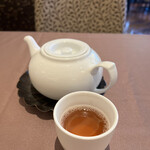 Honkon Ichi Kyuu Kyuu Nana - ポットサービスのお茶