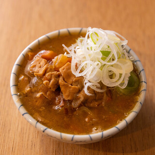 じっくりと煮込んだ、やわらか～な【もつ煮】は昔ながらの味♪