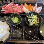 Yakiniku Dokoro Ittou - 和牛カルビ＋豚バラランチ ¥1180（肉・ご飯大盛り＋¥380）