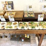 彩菜ダイニング Y's kitchen - 店内にはオシャレなお弁当がいっぱい