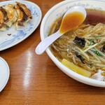 Fuku shin - 餃子とコンビ