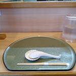 中華そば 深緑 - 和食屋さんのよう②　調味料は無く自信の程が伺えます。