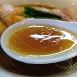 中華そば 深緑 - 出汁と呼ぶにふさわしいスープ