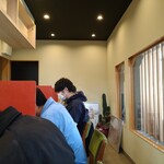 中華そば 深緑 - 店内は明るく清潔感があります。