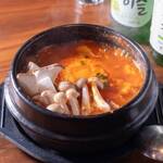 4種蘑菇韓式豆腐鍋 (附米飯)
