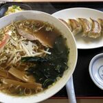 ラーメンニ三八 - ラーメン餃子 (850円)