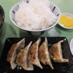 のぶやラ－メン - 餃子とご飯